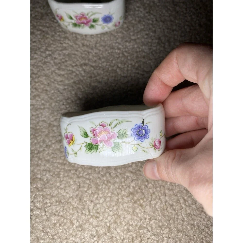 Set of 4 Andrea by Sadek Porcelain Floral Napkin Rings 2